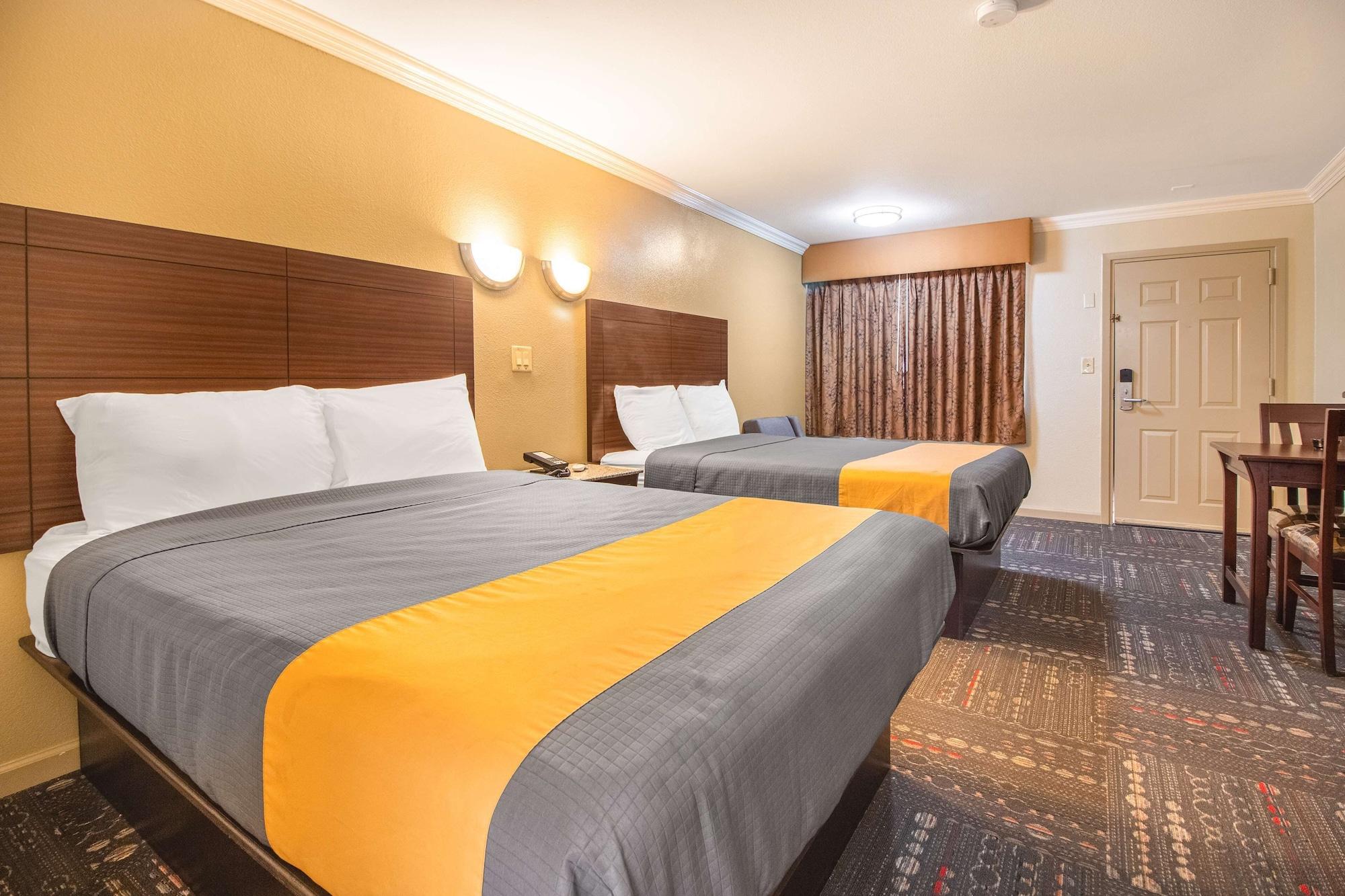 Americas Best Value Inn Houston Heights At I-45 Exterior photo