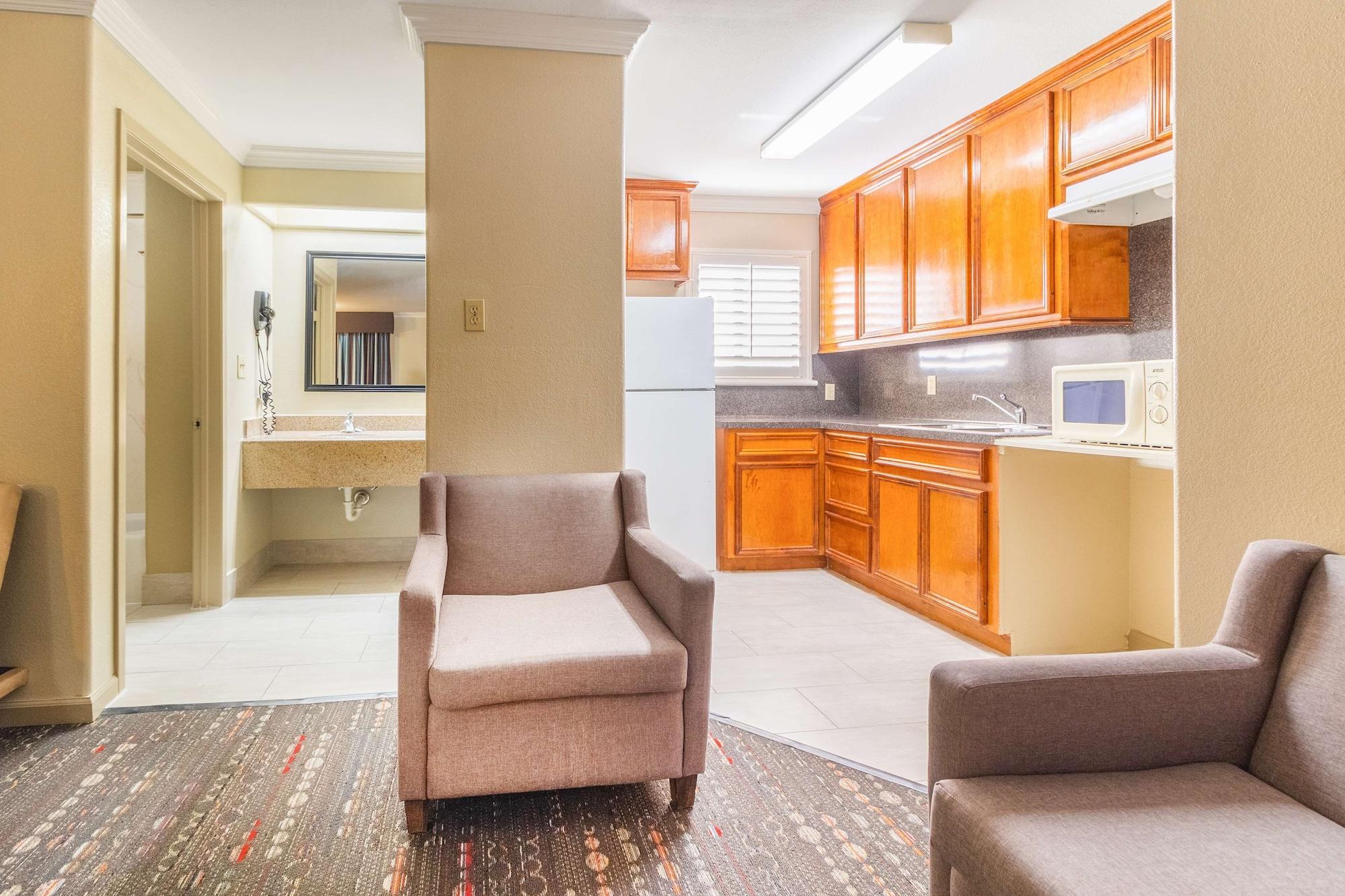 Americas Best Value Inn Houston Heights At I-45 Exterior photo