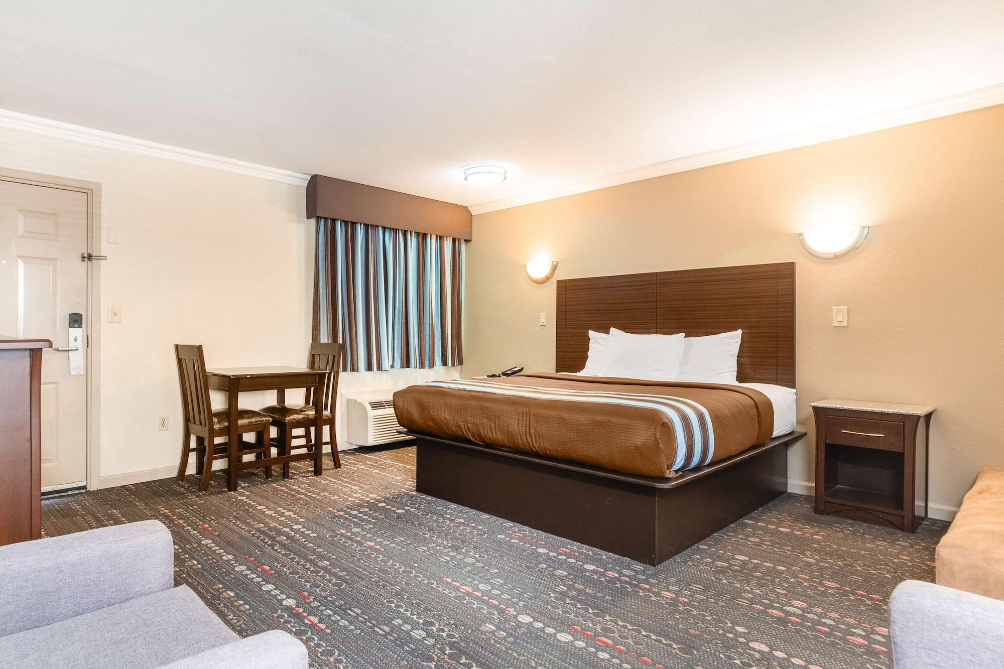 Americas Best Value Inn Houston Heights At I-45 Exterior photo