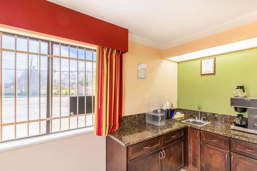 Americas Best Value Inn Houston Heights At I-45 Restaurant photo