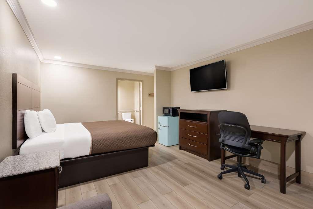 Americas Best Value Inn Houston Heights At I-45 Room photo