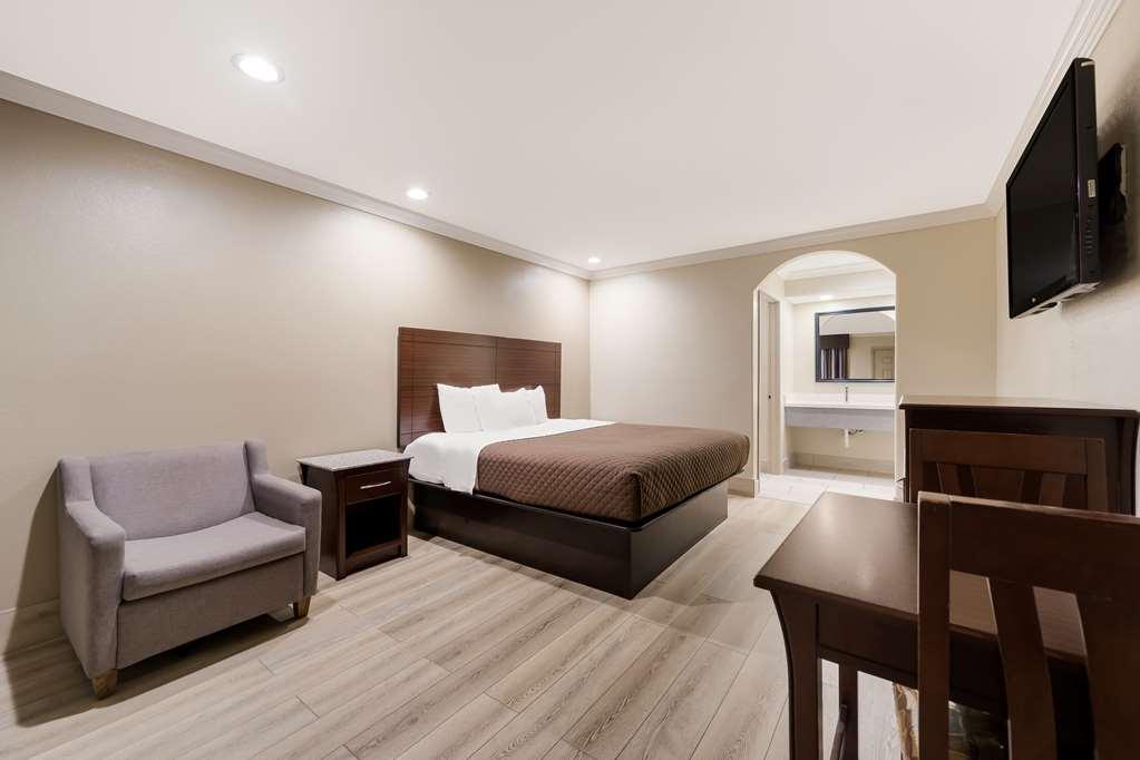 Americas Best Value Inn Houston Heights At I-45 Room photo