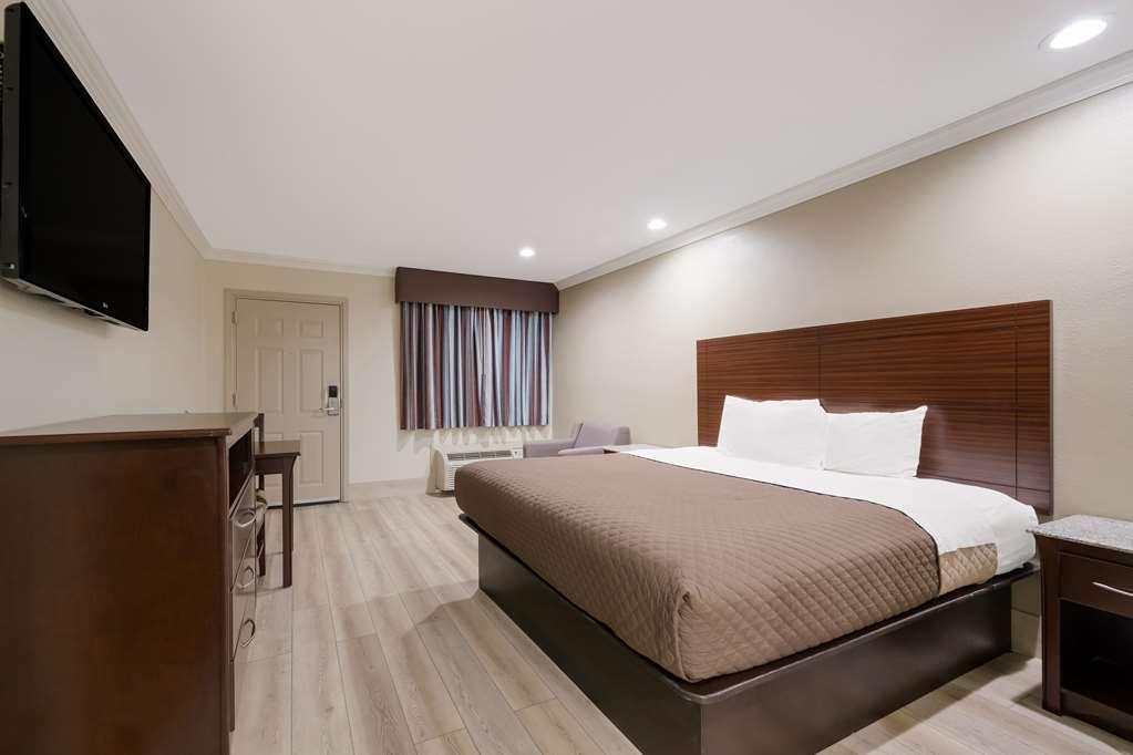Americas Best Value Inn Houston Heights At I-45 Room photo