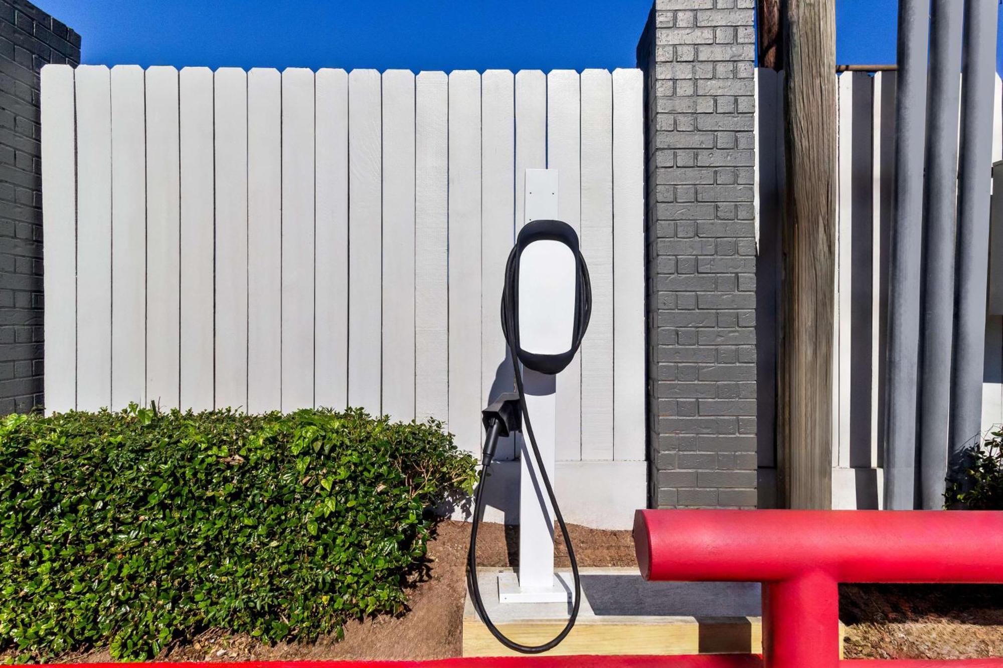 Americas Best Value Inn Houston Heights At I-45 Exterior photo