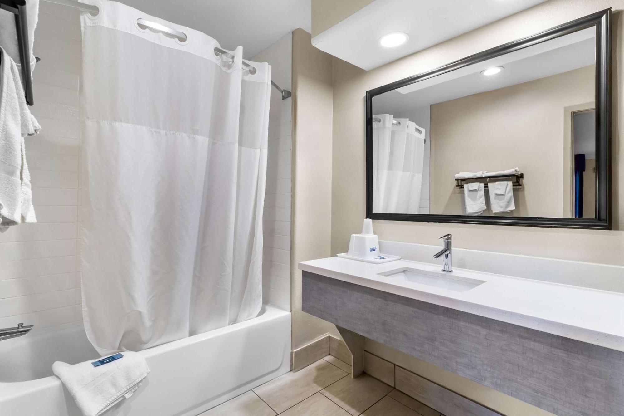Americas Best Value Inn Houston Heights At I-45 Exterior photo