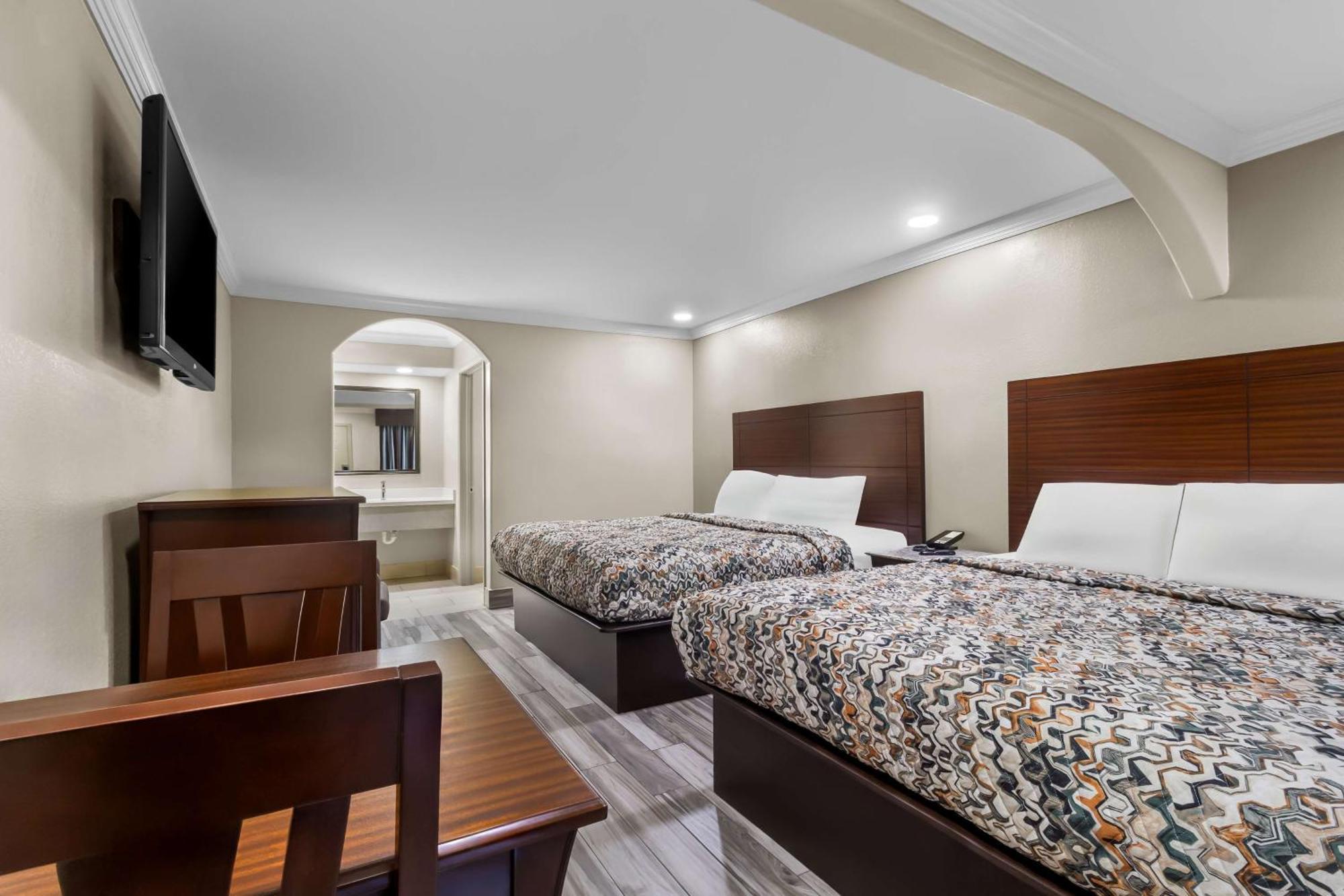 Americas Best Value Inn Houston Heights At I-45 Exterior photo