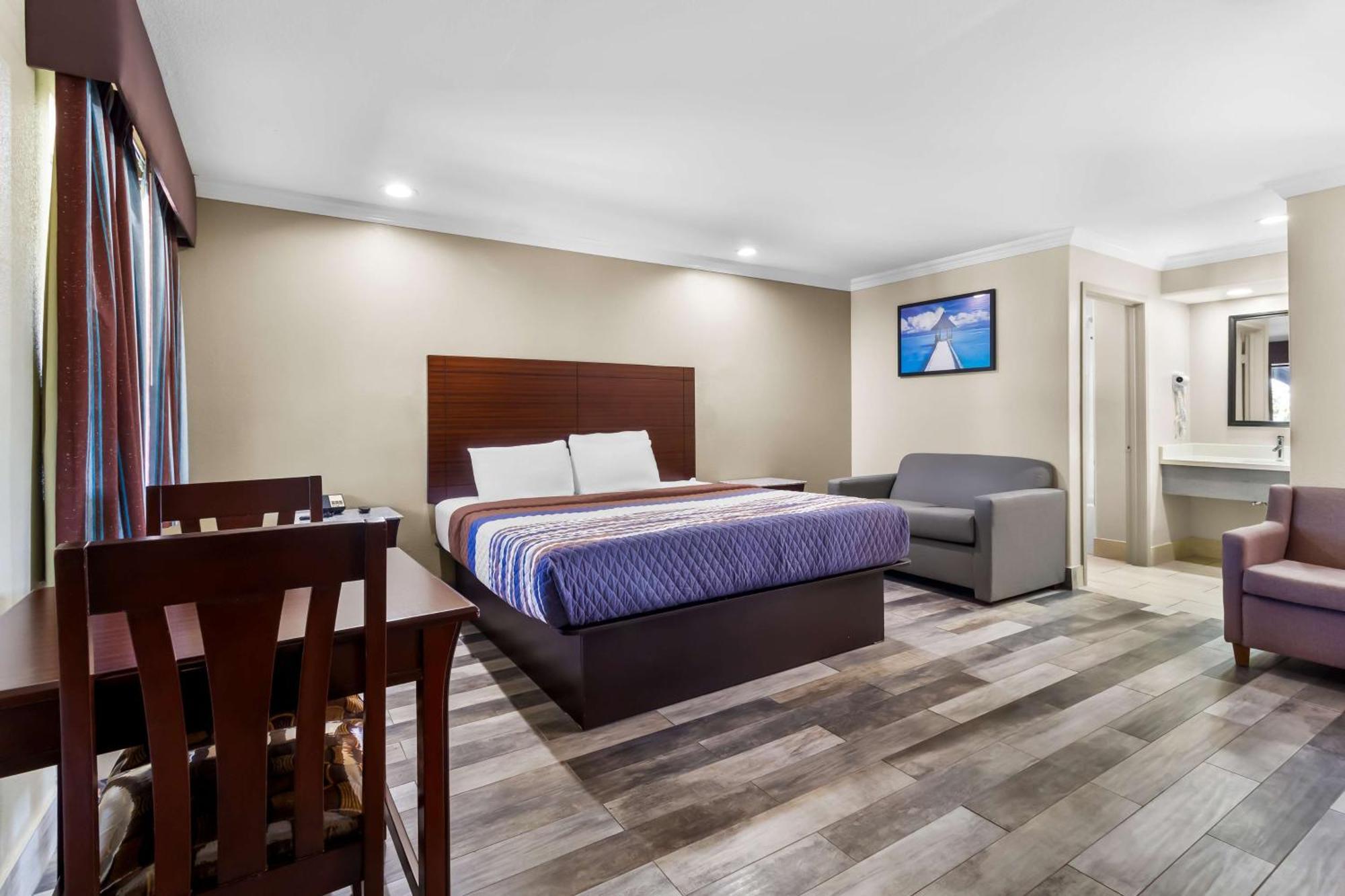 Americas Best Value Inn Houston Heights At I-45 Exterior photo