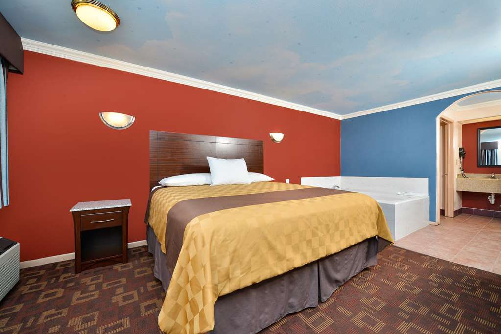 Americas Best Value Inn Houston Heights At I-45 Room photo